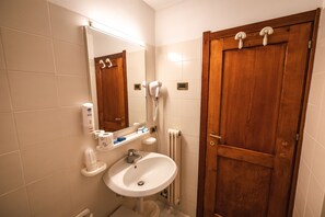 تجهيزات دش، مجففات شعر، مناشف، صابون