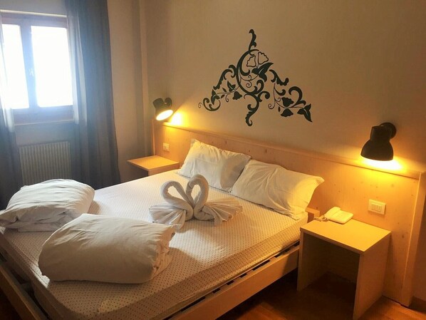 Double Room | In-room safe, free WiFi, bed sheets