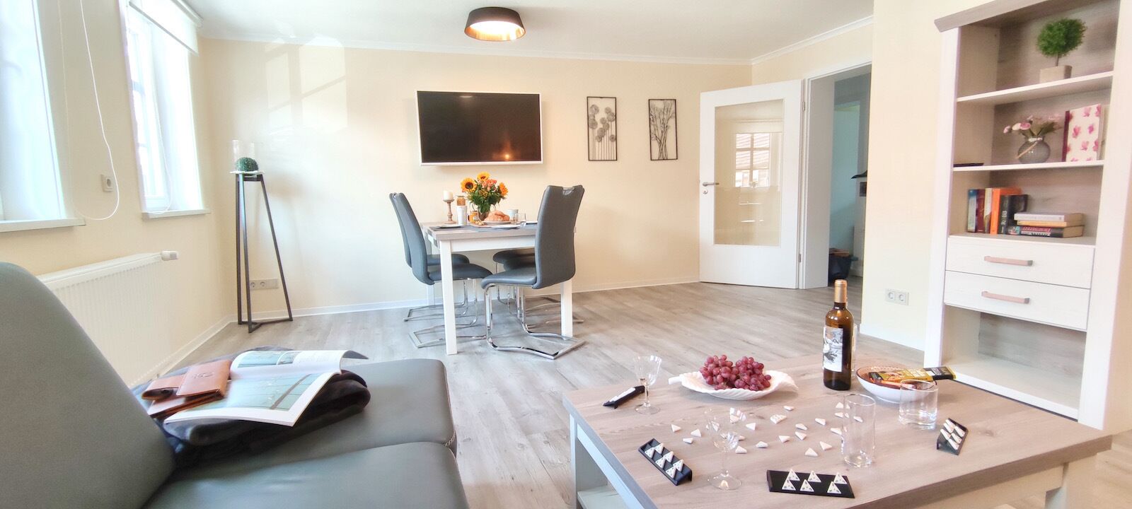 Wohnzimmer mit Essbereich