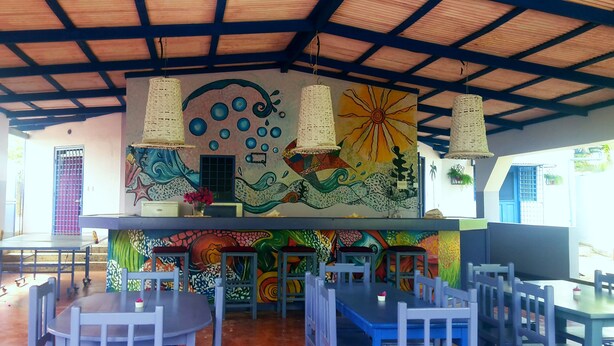 Bar (trong khuôn viên)