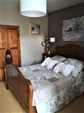 Blackout curtains, iron/ironing board, free cots/infant beds