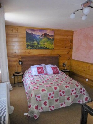 Blackout curtains, iron/ironing board, free cots/infant beds