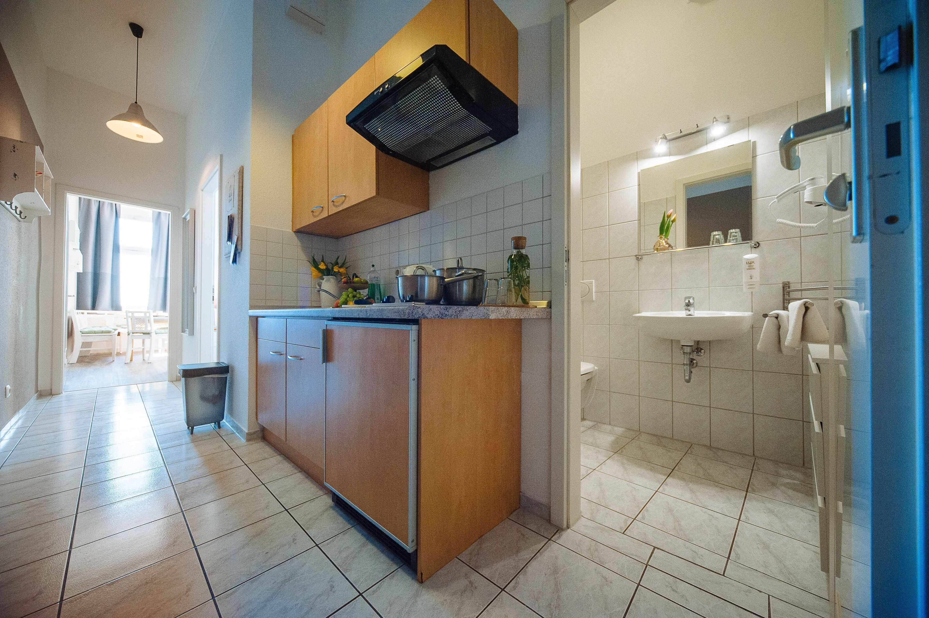 シャワー、ヘアドライヤー、タオル