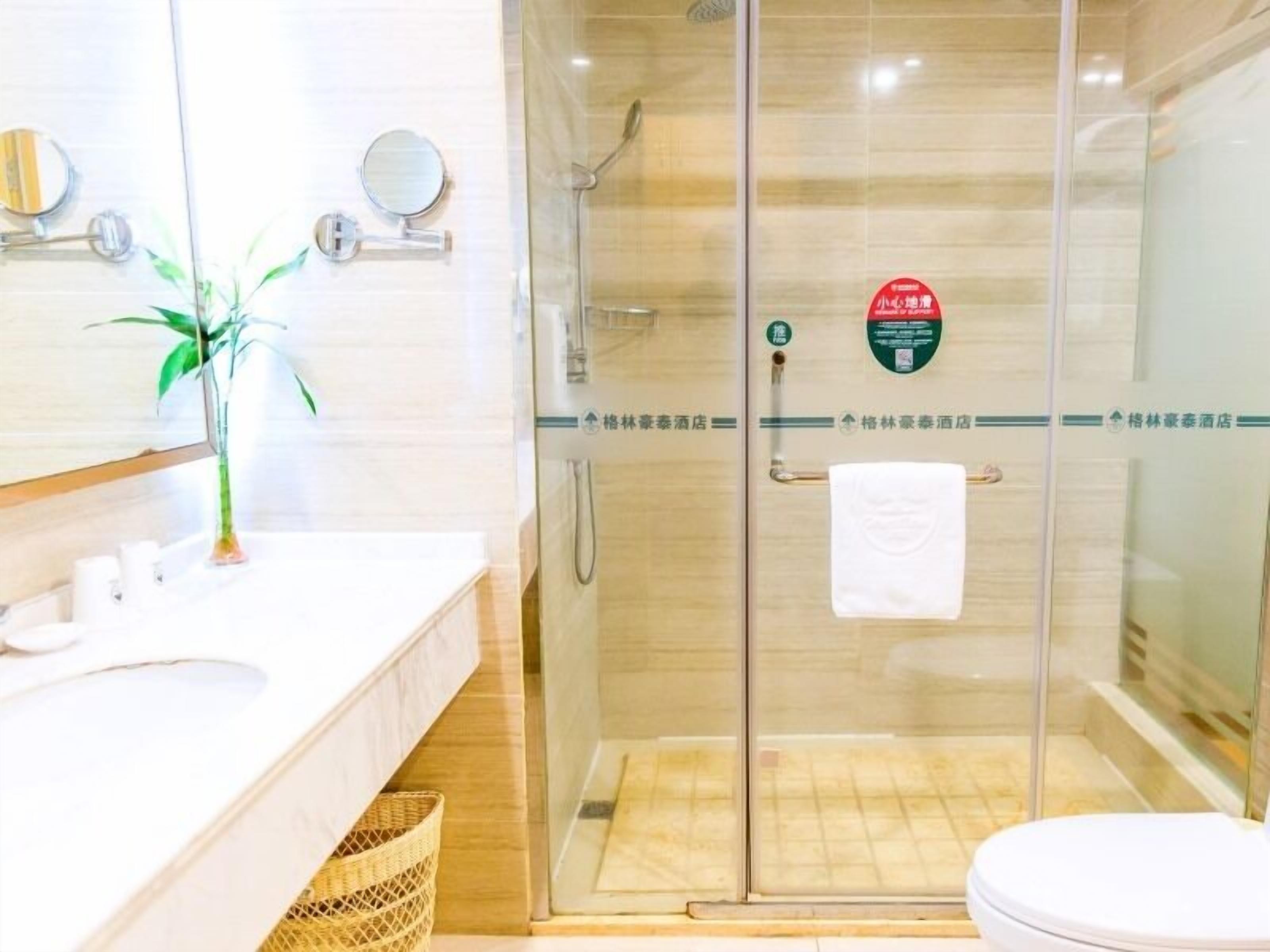 Deluxe Twin Room | Bathroom | Shower