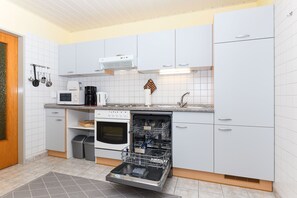 Køleskab, mikrobølgeovn, ovn