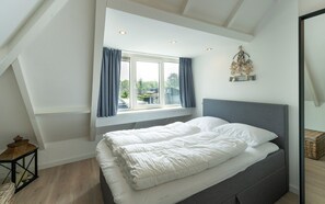 3 quartos, acesso à internet, roupa de cama