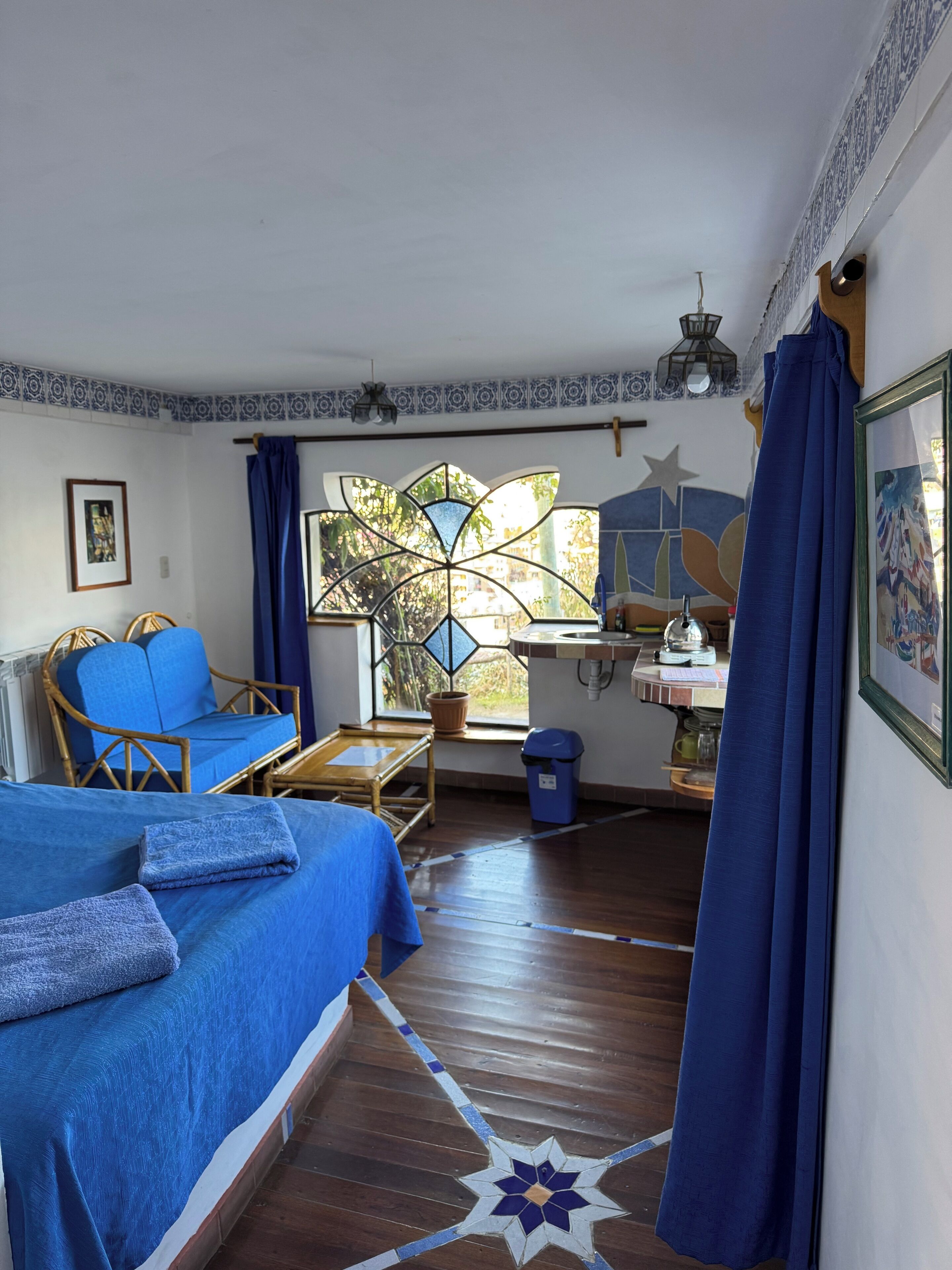 Chambre triple Standard | Décor unique, ameublement unique, système d’insonorisation