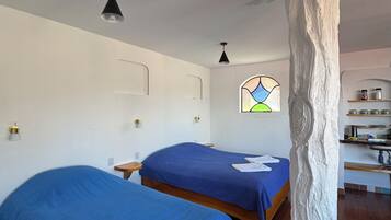 Chambre Triple Supérieure, cheminée, vue lac | Décoration personnalisée, ameublement personnalisé