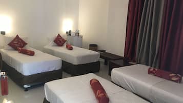 Roupas de cama premium, frigobar, cofres nos quartos