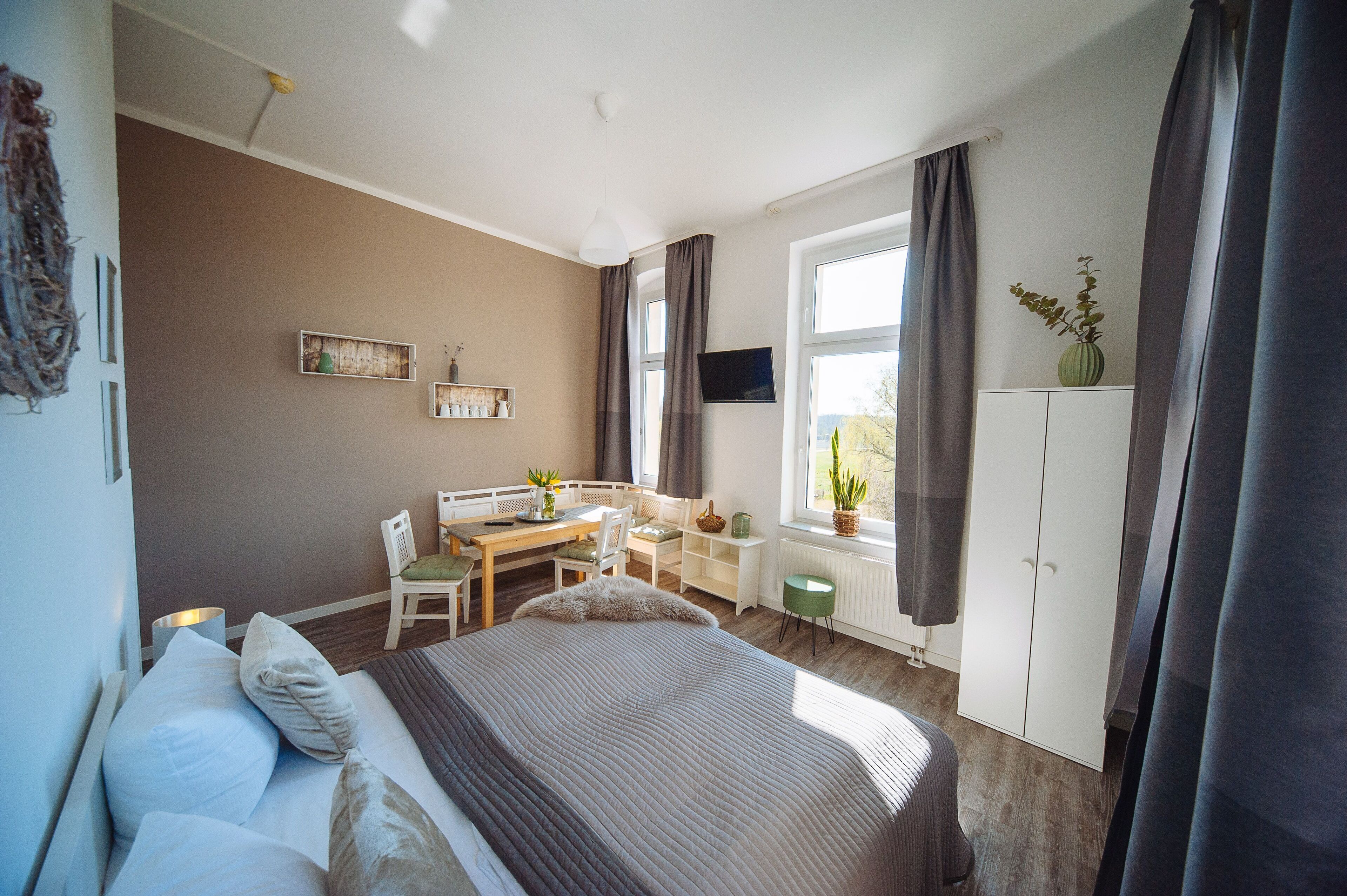 2 bedrooms, bed sheets