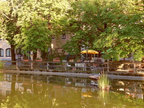 Cozy, spacious attic studio, only 24 KM from Munich center