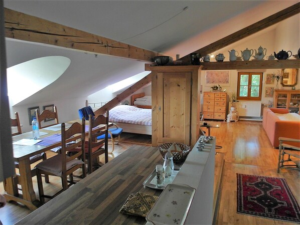 1 bedroom, desk, free WiFi, bed sheets