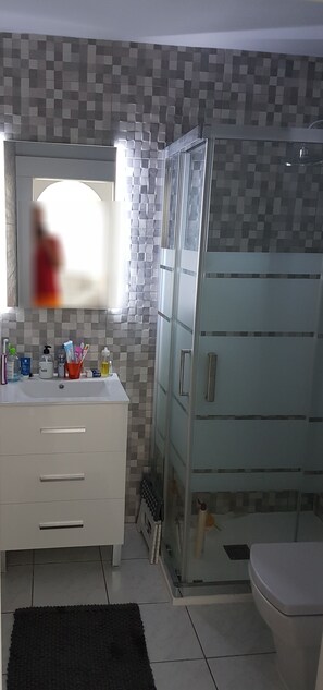 Shower, towels, toilet paper - Magnificent apartment, Calypso, beach and relaxation (Mijas)