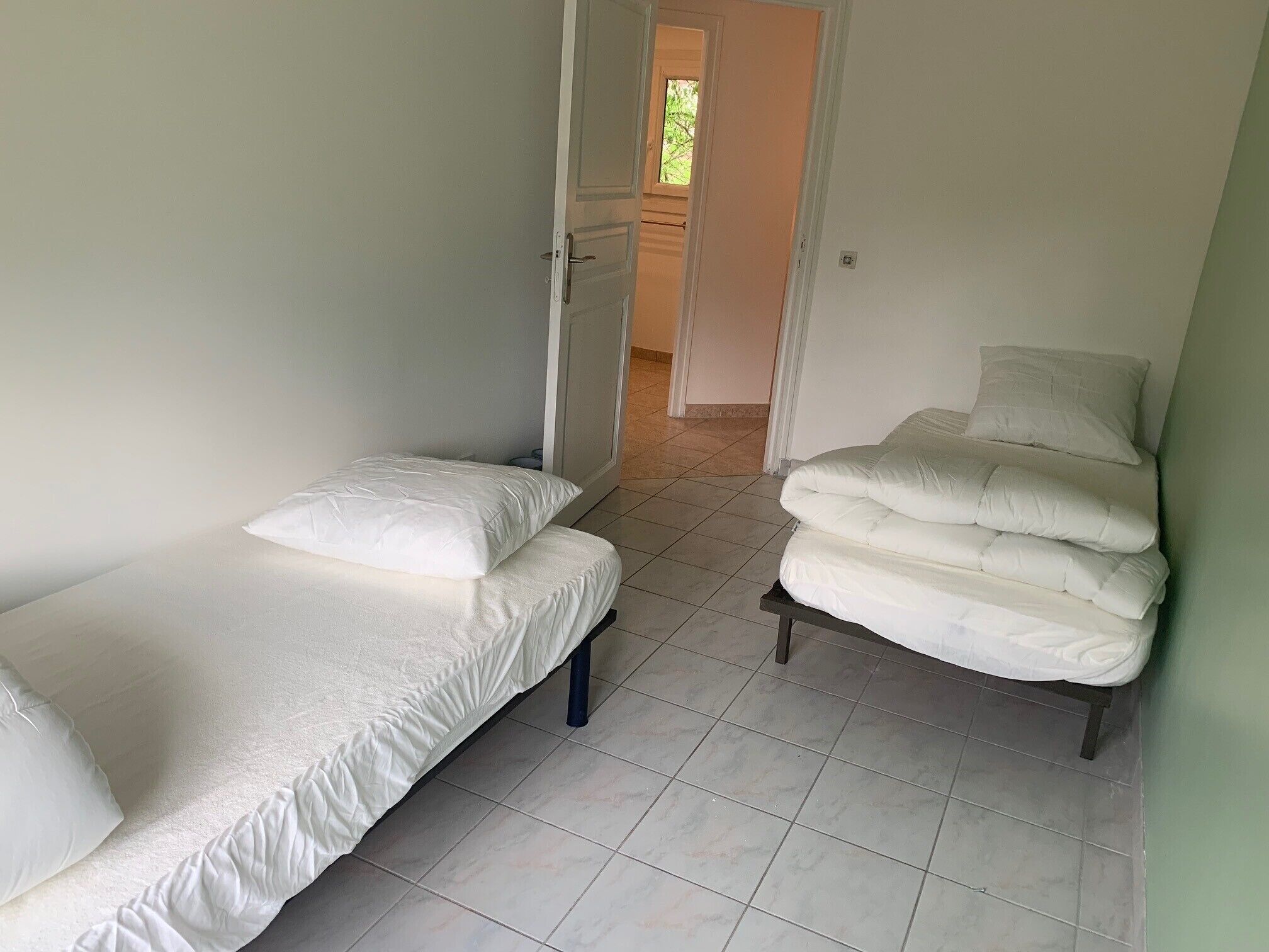 2 bedrooms, iron/ironing board, travel crib, free WiFi