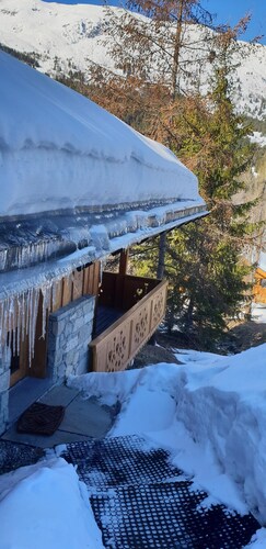 A beautiful chalet quiet 2 steps from shops and close to the slopes