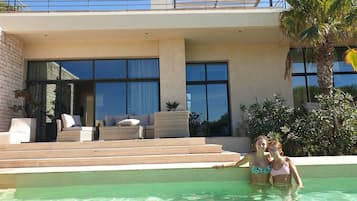 Piscine extérieure, piscine chauffée