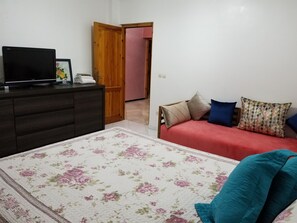 4 slaapkamers, een strijkplank/strijkijzer, wifi