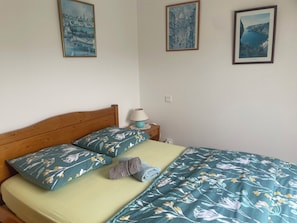 3 slaapkamers, een strijkplank/strijkijzer, beddengoed