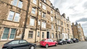 Parking - Cosy 1 Bedroom Home Close To City Centre (Edinburgh)
