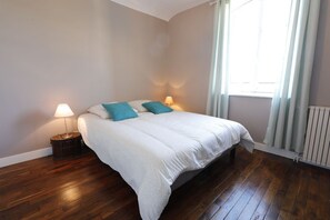 6 bedrooms, desk, iron/ironing board, travel cot - Gîte Former train station Val des Bois 15 'Reims 6 rooms 14p (Warmeriville)