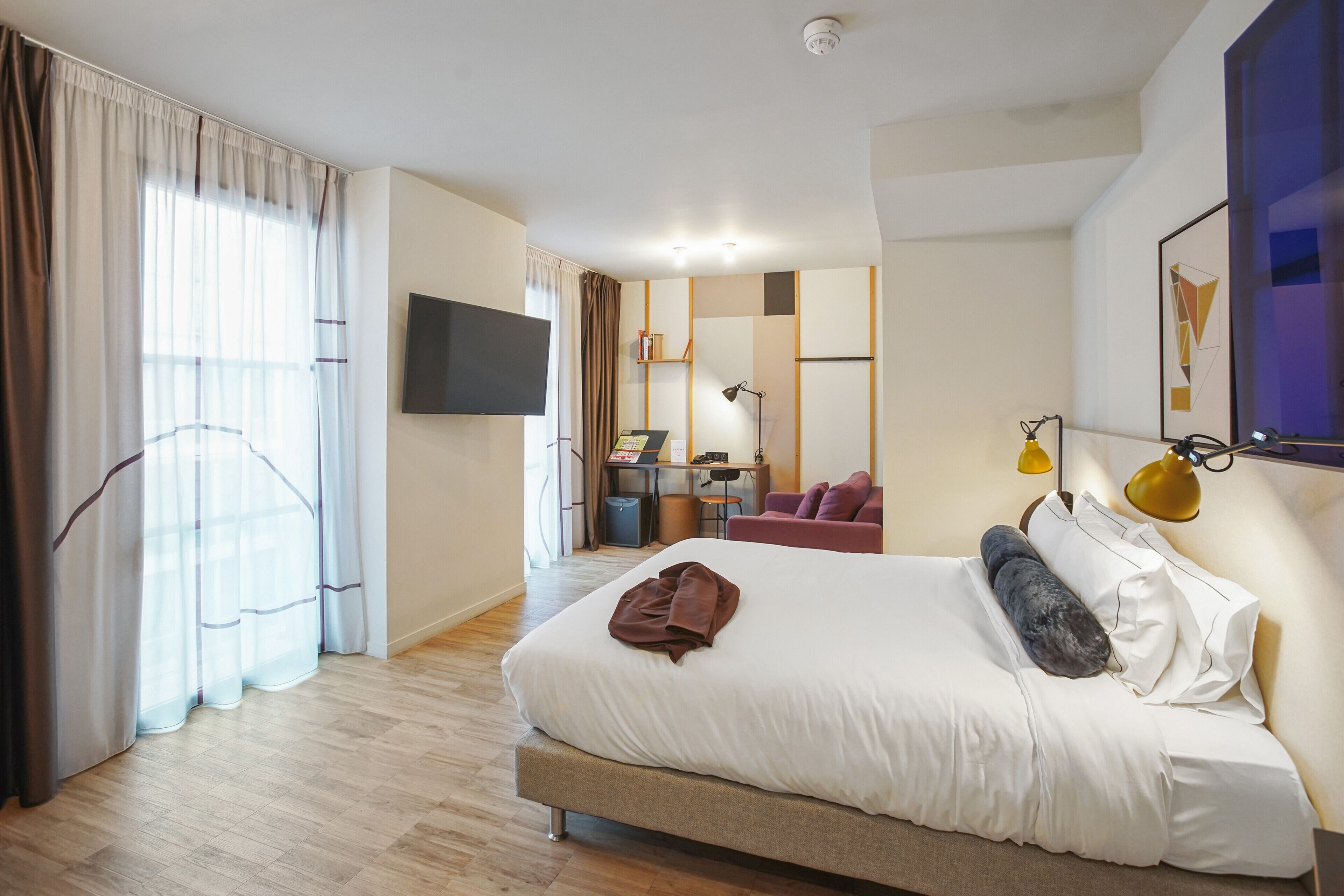 basic double room (chambre fancy king size) | 1 bedroom, premium bedding, in-room safe, individually furnished
