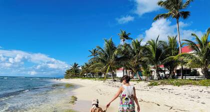 Geräumige T2, mit Zugang zum Strand, 2 Swimmingpools, in einem tropischen Garten.