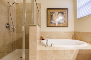 House | Bathroom | Free toiletries, hair dryer, towels, soap - Villa Cozy Lakes (North Fort Myers)