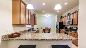 House | Private kitchen | Fridge, microwave, oven, dishwasher