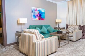 高級套房 | 客廳 | 42 吋LCD 電視連衛星電視頻道、電視