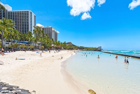 Beach nearby, sun loungers, beach towels