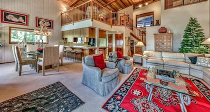 Heavenly Tahoe Luxury Condo- Panoramic lake views, skiing and nightlife.