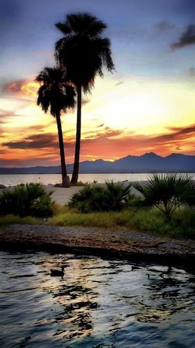 Beautiful Lake Views!  Best in Havasu! 3bed, 2bath Townhouse Centrally Located.