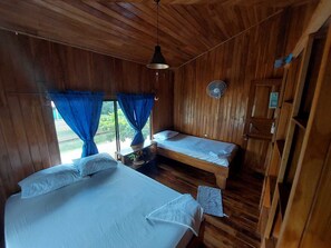 Comfort-værelse til 3 personer - adgang til pool - udsigt til have | Individuelt design, individuel indretning