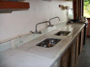 Double Room | Private kitchen - Condominio Portogalo - Angra dos Reis (Angra dos Reis)