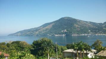 Een privéstrand, wit zand