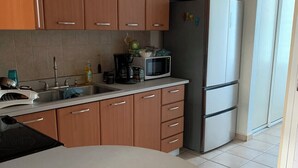 茶具/咖啡用具、冰箱、微波炉、烤箱