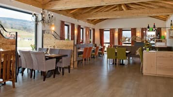 Sudah termasuk sarapan prasmanan setiap hari