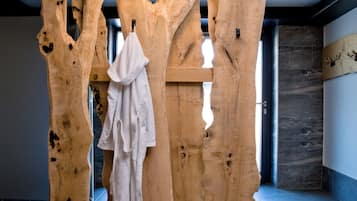 Sauna, body treatments, hot stone massages, sports massages, facials