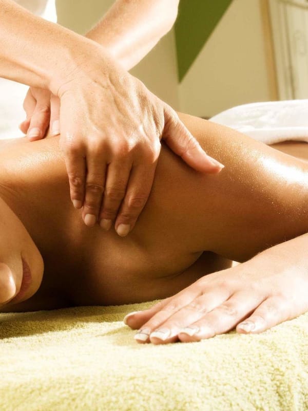 Sauna, tratamientos corporales y masajes con piedras calientes