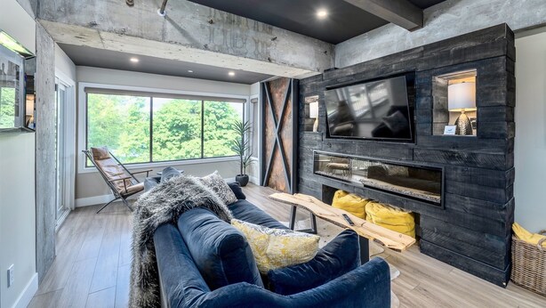 TV, fireplace - Designer's Dream - Downtown Waterfront!  (Kelowna)