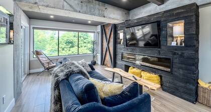 Designer's Dream - Downtown Waterfront!