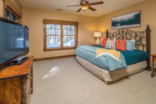 Luxury 5 Bedroom Big Sky Retreat