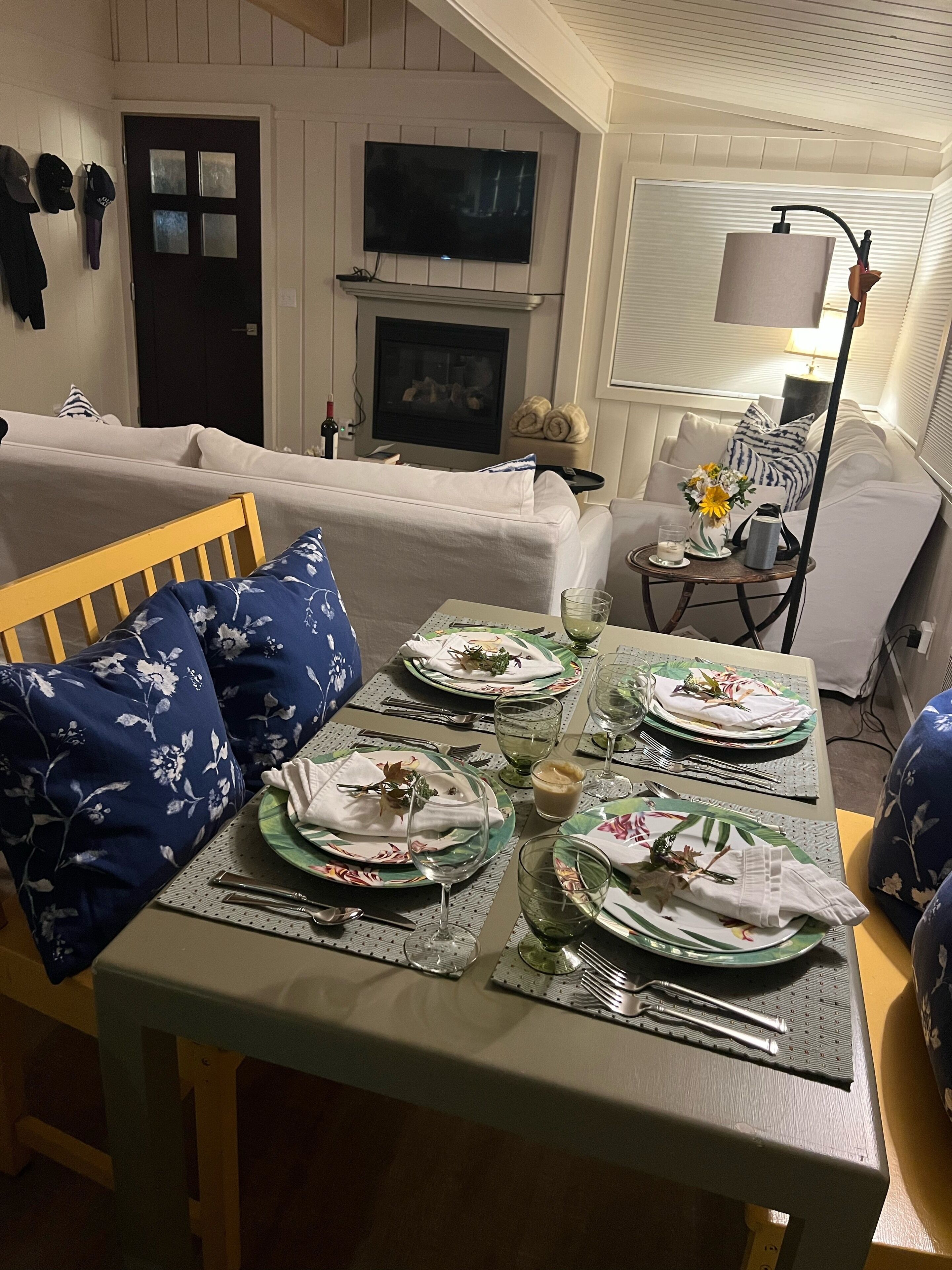 Eagle Harbor View Cottage - Poulsbo, WA