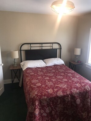 5 bedrooms, iron/ironing board, WiFi, bed sheets - Blue Sky Homestead!! (Bethany)