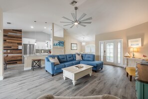 TV, video games, stereo - Lovely waterfront gulf access, heated pool in SW Cape Coral awaits you. (Cape Coral)