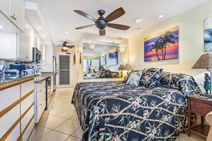Iron/ironing board, WiFi, bed sheets - Aloha Condos, Napili Bay Resort, Condo 108, Beachfront (Lahaina)