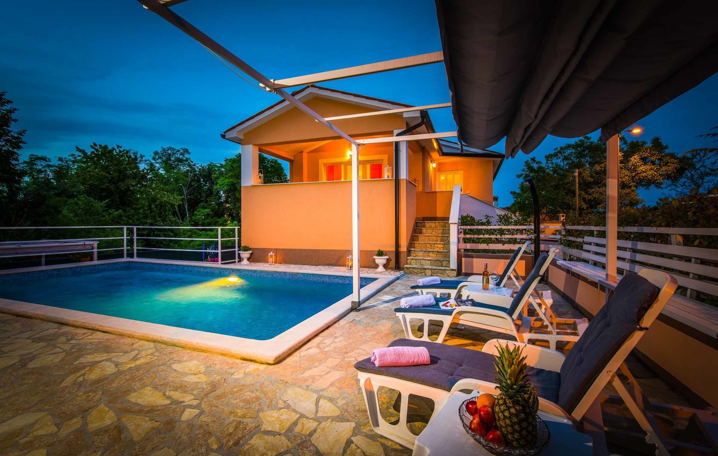 Outdoor pool, sun loungers