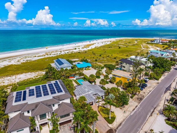 In Strandnähe, Liegestühle, Strandtücher