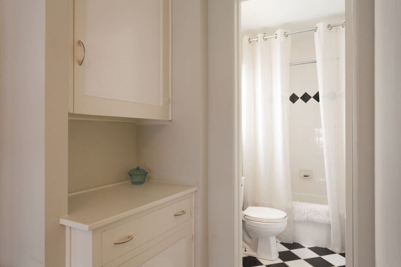 Bathtub, hair dryer, towels