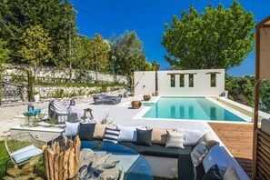 Outdoor pool, an infinity pool - Villa Pandora (Lefkada)
